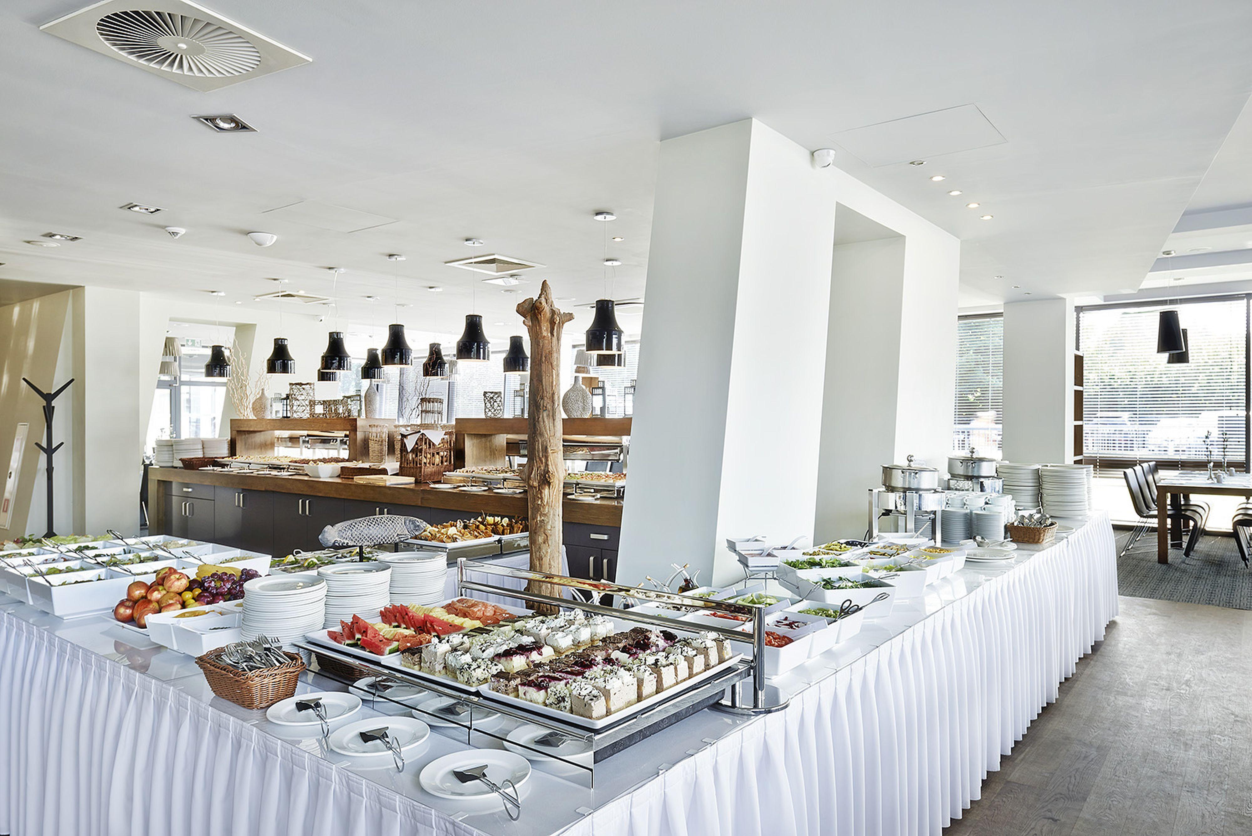 Marine Hotel By Zdrojowa Kołobrzeg Extérieur photo A buffet at a hotel